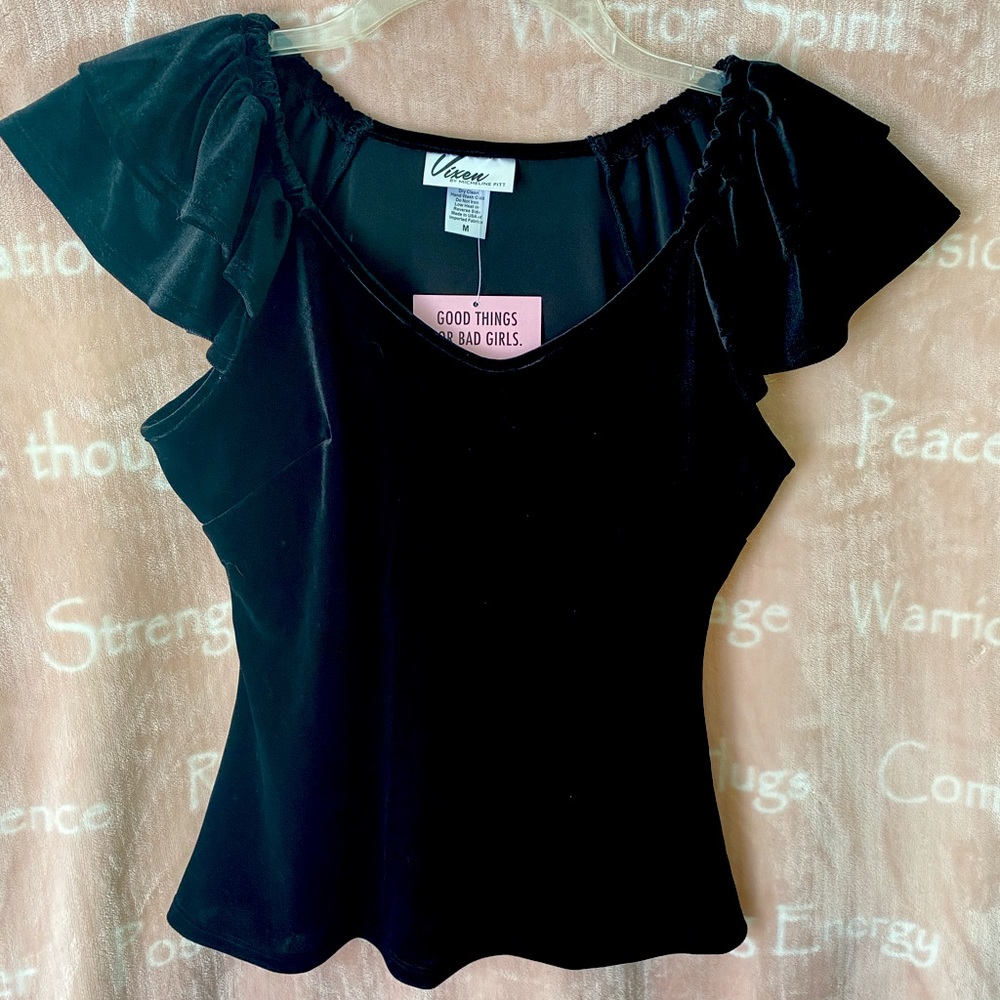 *Rare *no longer sold Vixen top by Micheline Pitt! 🖤